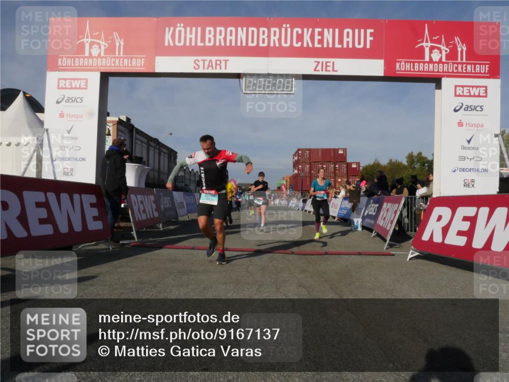 03.10.2025 - Köhlbrandbrückenlauf Matties Gatica Varas http://msf.ph/oto/9167137 03.10.2025 10:06:08 Ziel 1199, 1242, 1299, 1333, 1352, 1356, 1397, 1505, 1626, 3333, 3563, 3764 meine-sportfotos.de