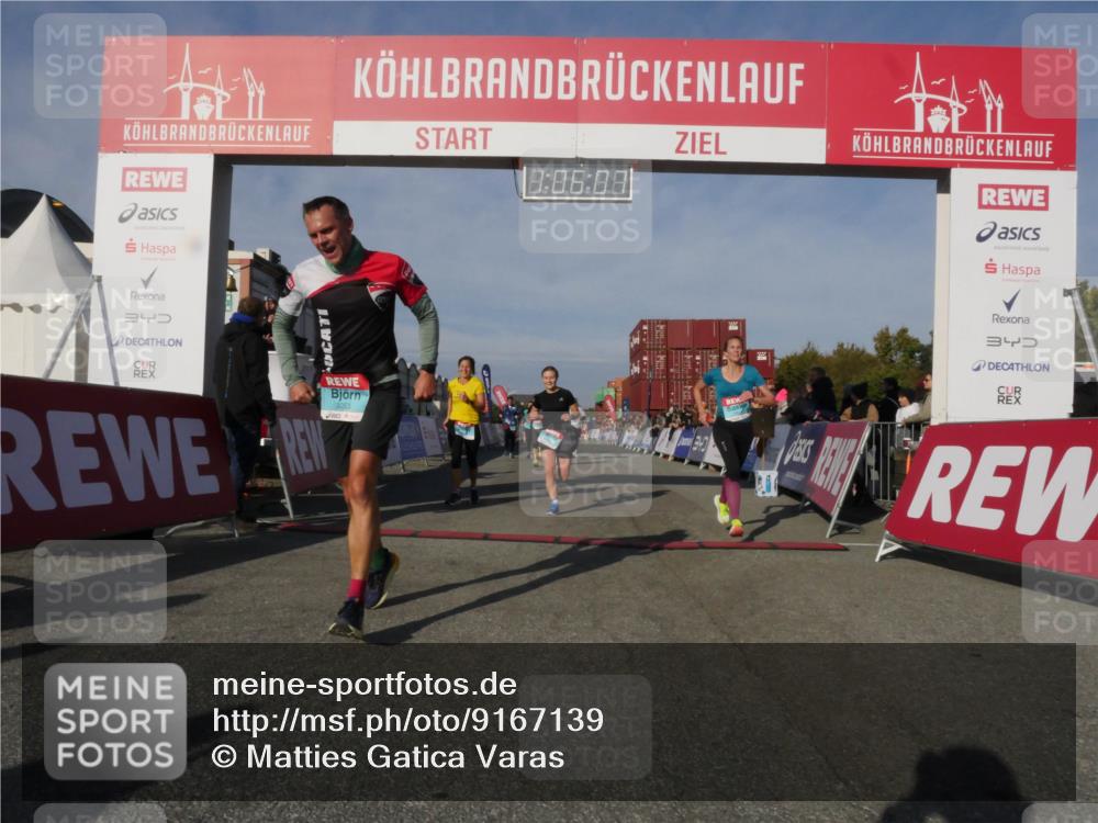 03.10.2025 - Köhlbrandbrückenlauf Matties Gatica Varas http://msf.ph/oto/9167139 03.10.2025 10:06:08 Ziel 1199, 1242, 1299, 1333, 1352, 1356, 1397, 1505, 1626, 3333, 3563, 3764 meine-sportfotos.de