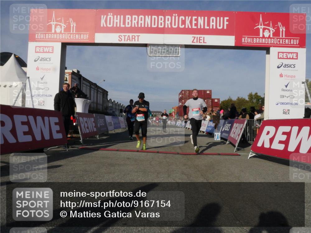 03.10.2025 - Köhlbrandbrückenlauf Matties Gatica Varas http://msf.ph/oto/9167154 03.10.2025 10:06:12 Ziel 1199, 1299, 1333, 1352, 1356, 1397, 1402, 1505, 3563, 3764 meine-sportfotos.de