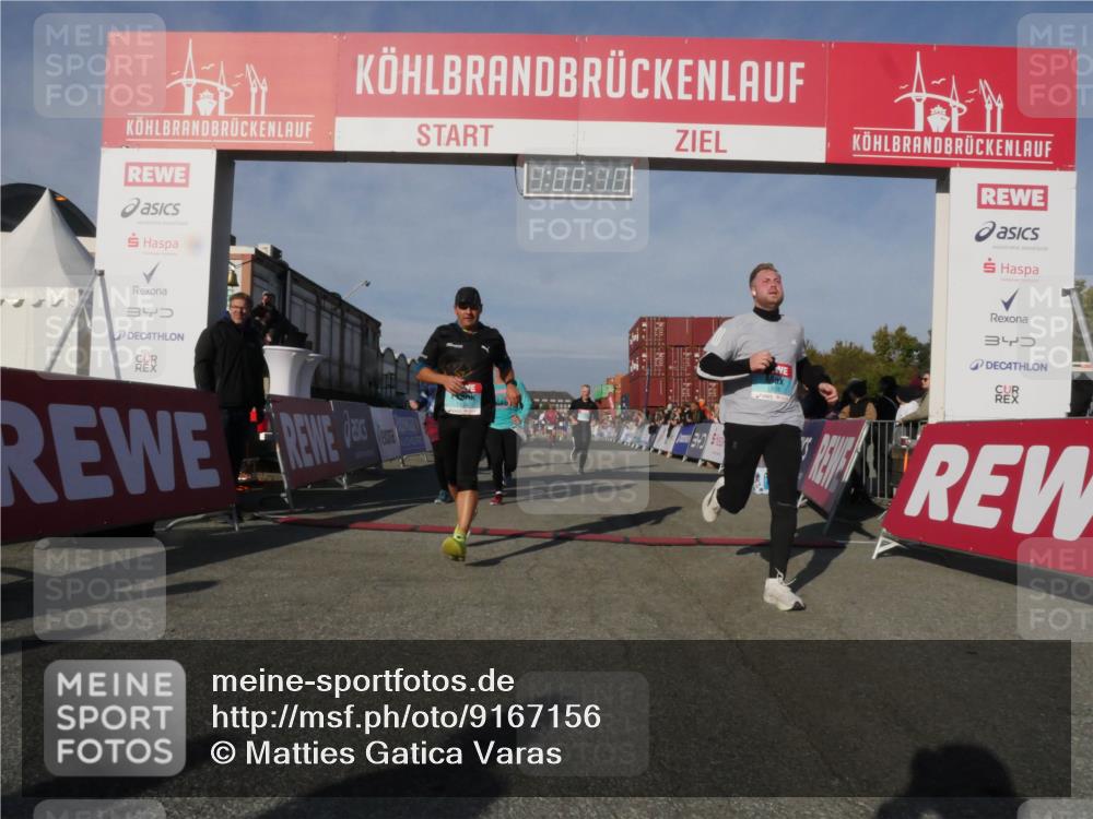 03.10.2025 - Köhlbrandbrückenlauf Matties Gatica Varas http://msf.ph/oto/9167156 03.10.2025 10:06:12 Ziel 1199, 1299, 1333, 1352, 1356, 1397, 1402, 1505, 3563, 3764 meine-sportfotos.de