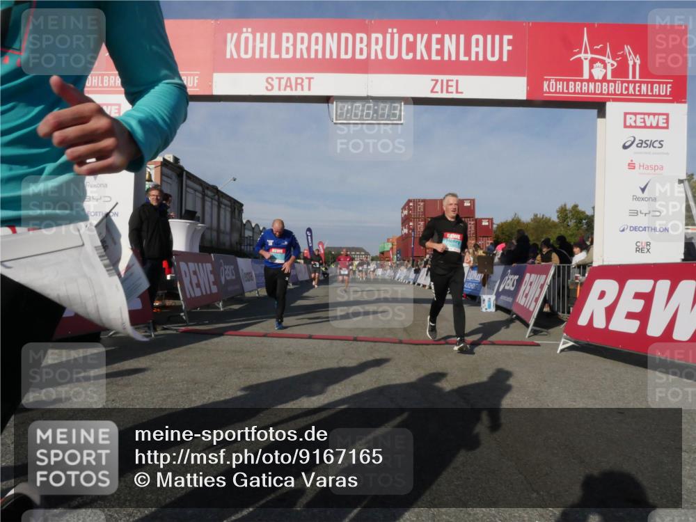 03.10.2025 - Köhlbrandbrückenlauf Matties Gatica Varas http://msf.ph/oto/9167165 03.10.2025 10:06:15 Ziel 1199, 1255, 1299, 1402, 1445, 3228, 3233, 3563, 3625, 3764 meine-sportfotos.de