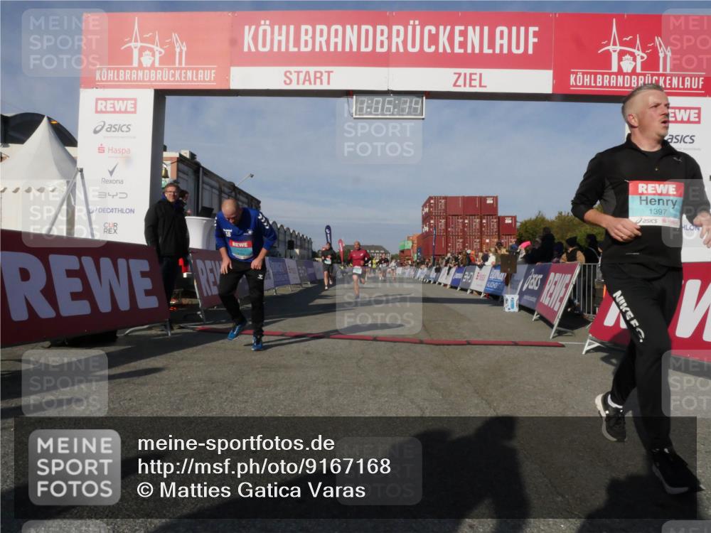 03.10.2025 - Köhlbrandbrückenlauf Matties Gatica Varas http://msf.ph/oto/9167168 03.10.2025 10:06:16 Ziel 1100, 1152, 1199, 1255, 1299, 1402, 1445, 3228, 3233, 3563, 3625 meine-sportfotos.de