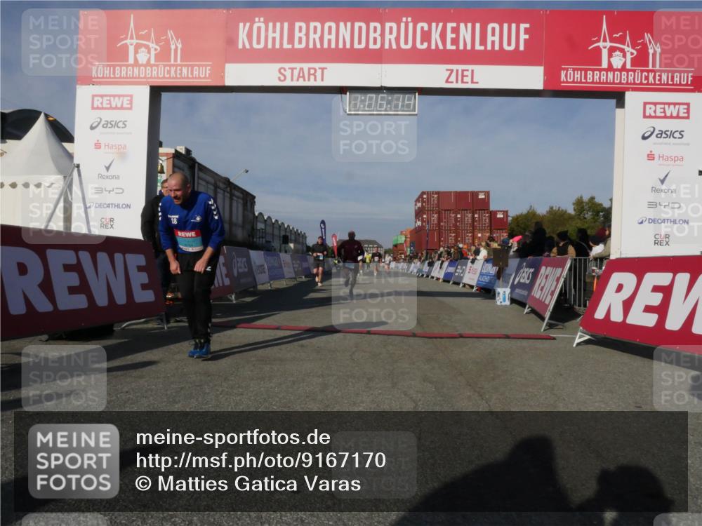 03.10.2025 - Köhlbrandbrückenlauf Matties Gatica Varas http://msf.ph/oto/9167170 03.10.2025 10:06:16 Ziel 1100, 1152, 1199, 1255, 1299, 1402, 1445, 3228, 3233, 3563, 3625 meine-sportfotos.de