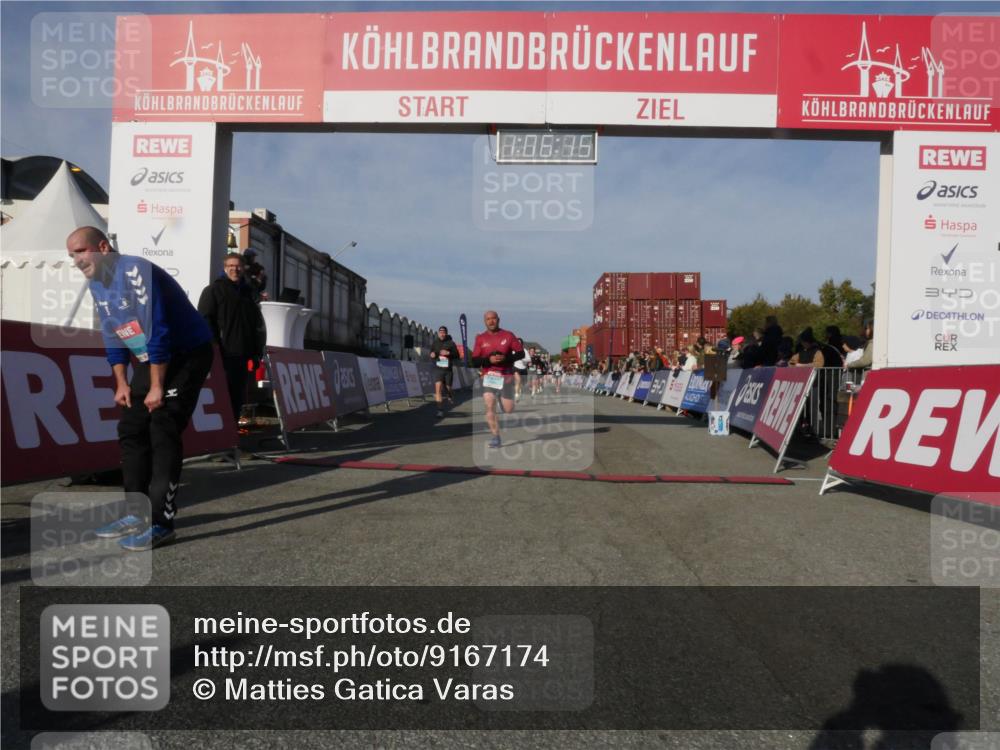 03.10.2025 - Köhlbrandbrückenlauf Matties Gatica Varas http://msf.ph/oto/9167174 03.10.2025 10:06:17 Ziel 1100, 1152, 1199, 1255, 1299, 1402, 1445, 3228, 3233, 3563, 3625 meine-sportfotos.de