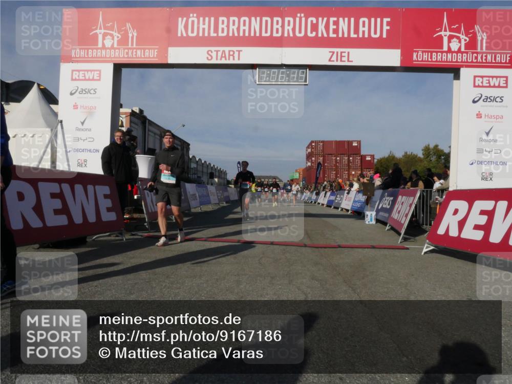 03.10.2025 - Köhlbrandbrückenlauf Matties Gatica Varas http://msf.ph/oto/9167186 03.10.2025 10:06:20 Ziel 1100, 1152, 1199, 1255, 1402, 1445, 3228, 3233, 3492, 3625, 3656 meine-sportfotos.de