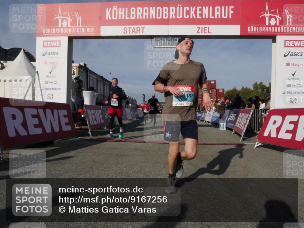 03.10.2025 - Köhlbrandbrückenlauf Matties Gatica Varas http://msf.ph/oto/9167256 03.10.2025 10:06:38 Ziel 1066, 2431, 2793, 3016, 3188, 3481 meine-sportfotos.de