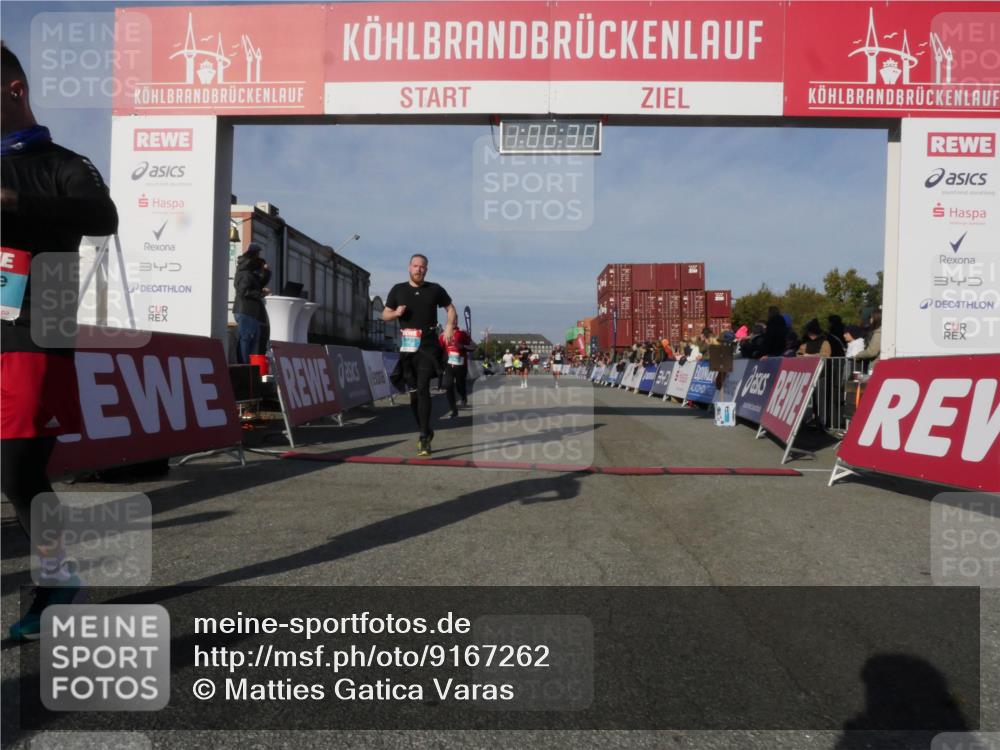 03.10.2025 - Köhlbrandbrückenlauf Matties Gatica Varas http://msf.ph/oto/9167262 03.10.2025 10:06:40 Ziel 1066, 2431, 2793, 3016, 3177, 3411, 3481 meine-sportfotos.de