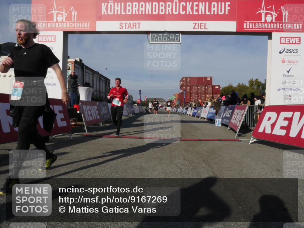 03.10.2025 - Köhlbrandbrückenlauf Matties Gatica Varas http://msf.ph/oto/9167269 03.10.2025 10:06:42 Ziel 1066, 2431, 3016, 3177, 3198, 3411, 3481 meine-sportfotos.de
