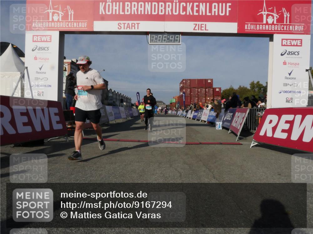 03.10.2025 - Köhlbrandbrückenlauf Matties Gatica Varas http://msf.ph/oto/9167294 03.10.2025 10:06:50 Ziel 1125, 1328, 1449, 1559, 3177, 3198, 3341, 3411, 3481 meine-sportfotos.de