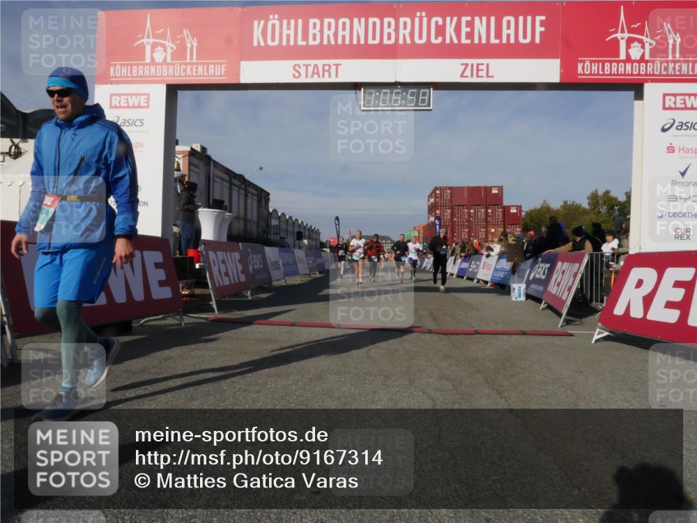 03.10.2025 - Köhlbrandbrückenlauf Matties Gatica Varas http://msf.ph/oto/9167314 03.10.2025 10:07:00 Ziel 1125, 1301, 1412, 1559, 1582, 1680, 2716, 3320, 3341 meine-sportfotos.de