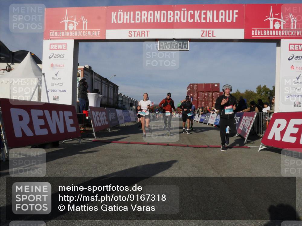 03.10.2025 - Köhlbrandbrückenlauf Matties Gatica Varas http://msf.ph/oto/9167318 03.10.2025 10:07:02 Ziel 1125, 1301, 1412, 1559, 1582, 1628, 1680, 2716, 3320, 3341 meine-sportfotos.de