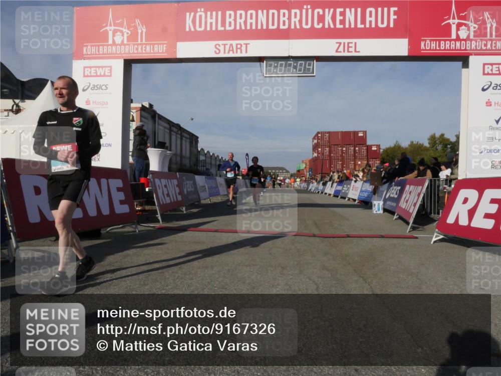 03.10.2025 - Köhlbrandbrückenlauf Matties Gatica Varas http://msf.ph/oto/9167326 03.10.2025 10:07:06 Ziel 1301, 1412, 1496, 1582, 1628, 1730, 2671, 2794, 2981, 2983, 3585 meine-sportfotos.de