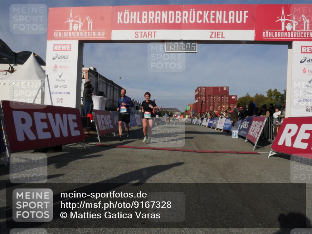 03.10.2025 - Köhlbrandbrückenlauf Matties Gatica Varas http://msf.ph/oto/9167328 03.10.2025 10:07:07 Ziel 1301, 1412, 1496, 1582, 1628, 1730, 2671, 2794, 2903, 2981, 2983, 3585 meine-sportfotos.de