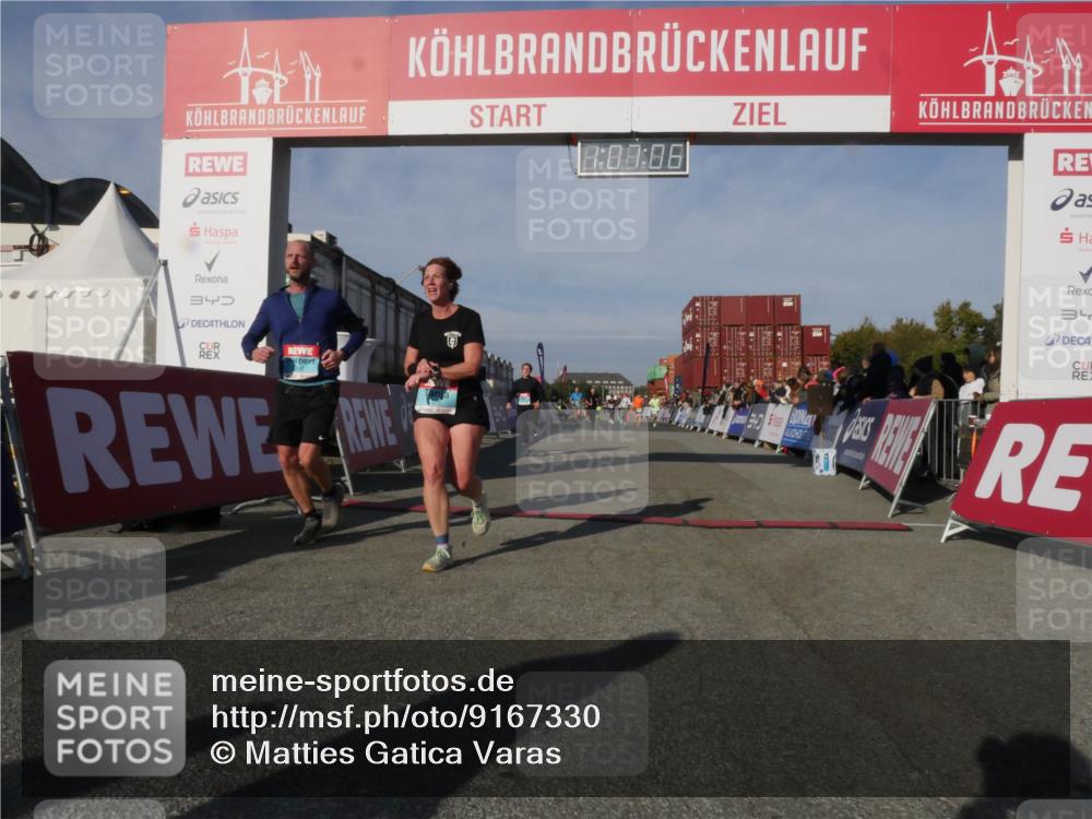 03.10.2025 - Köhlbrandbrückenlauf Matties Gatica Varas http://msf.ph/oto/9167330 03.10.2025 10:07:08 Ziel 1301, 1496, 1628, 1730, 2671, 2794, 2903, 2981, 2983, 3585 meine-sportfotos.de