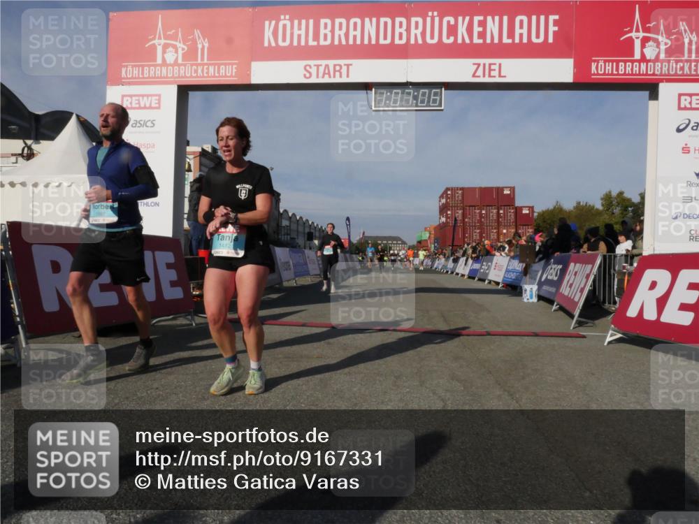 03.10.2025 - Köhlbrandbrückenlauf Matties Gatica Varas http://msf.ph/oto/9167331 03.10.2025 10:07:08 Ziel 1301, 1496, 1628, 1730, 2671, 2794, 2903, 2981, 2983, 3585 meine-sportfotos.de
