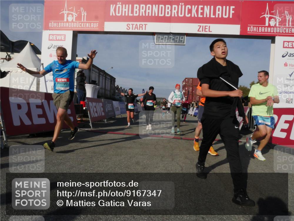 03.10.2025 - Köhlbrandbrückenlauf Matties Gatica Varas http://msf.ph/oto/9167347 03.10.2025 10:07:16 Ziel 1134, 1189, 1208, 1486, 1496, 1519, 1730, 2671, 2794, 2903, 3434 meine-sportfotos.de