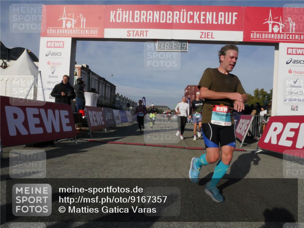 03.10.2025 - Köhlbrandbrückenlauf Matties Gatica Varas http://msf.ph/oto/9167357 03.10.2025 10:07:21 Ziel 1134, 1148, 1189, 1208, 1486, 1519, 3300, 3434, 3603 meine-sportfotos.de