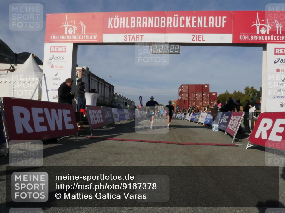 03.10.2025 - Köhlbrandbrückenlauf Matties Gatica Varas http://msf.ph/oto/9167378 03.10.2025 10:07:31 Ziel 1148, 1410, 1774, 2696, 2761, 3300, 3425, 3426 meine-sportfotos.de