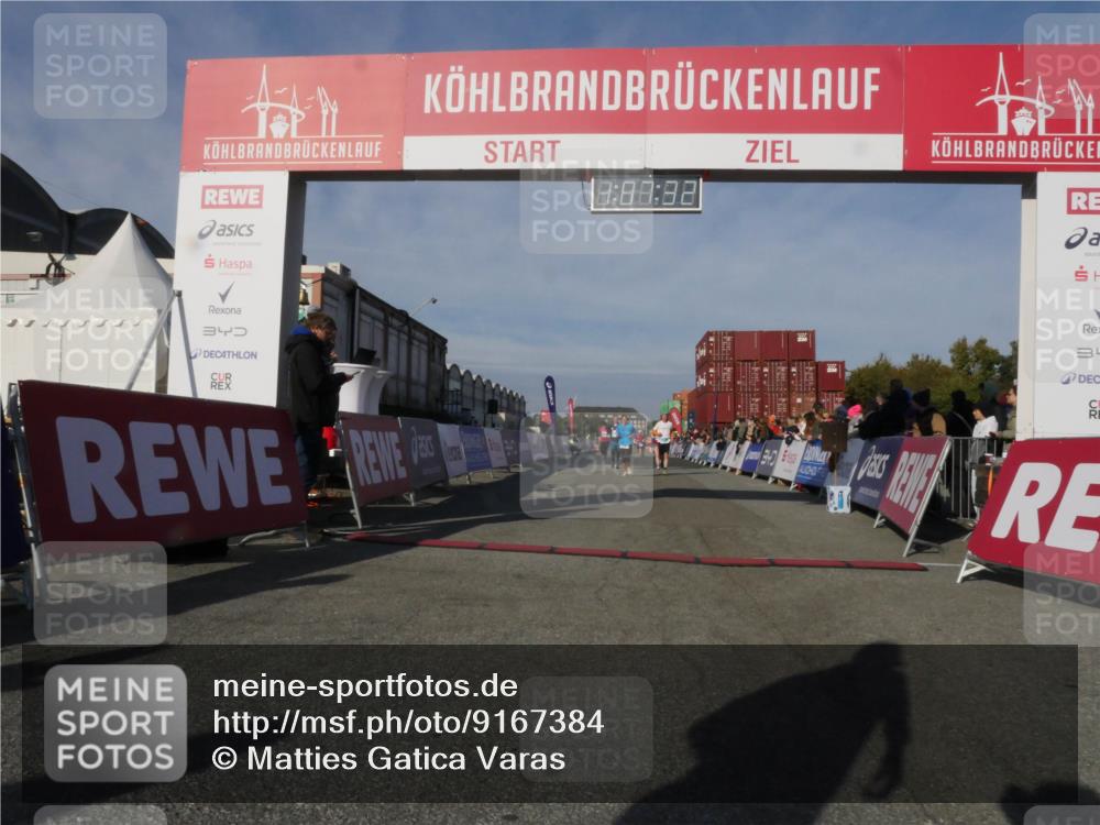 03.10.2025 - Köhlbrandbrückenlauf Matties Gatica Varas http://msf.ph/oto/9167384 03.10.2025 10:07:34 Ziel 1410, 1532, 1764, 1774, 1886, 2696, 2761, 3425, 3426, 3497 meine-sportfotos.de