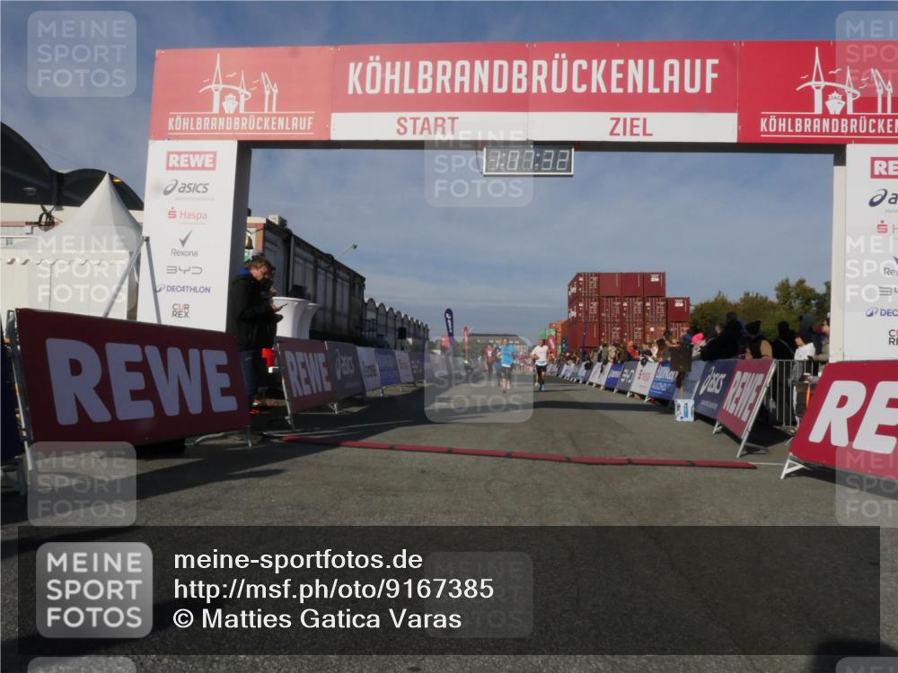 03.10.2025 - Köhlbrandbrückenlauf Matties Gatica Varas http://msf.ph/oto/9167385 03.10.2025 10:07:34 Ziel 1410, 1532, 1764, 1774, 1886, 2696, 2761, 3425, 3426, 3497 meine-sportfotos.de