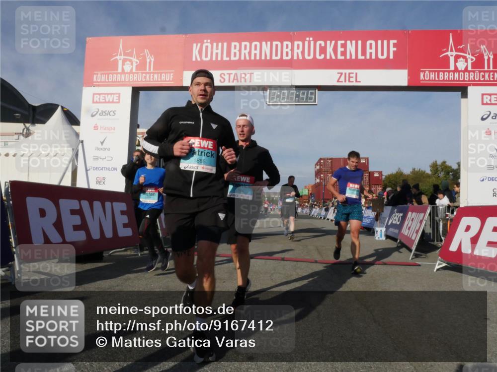 03.10.2025 - Köhlbrandbrückenlauf Matties Gatica Varas http://msf.ph/oto/9167412 03.10.2025 10:07:47 Ziel 1014, 1336, 1363, 1377, 1378, 1384, 2807, 2814, 2990, 3250 meine-sportfotos.de