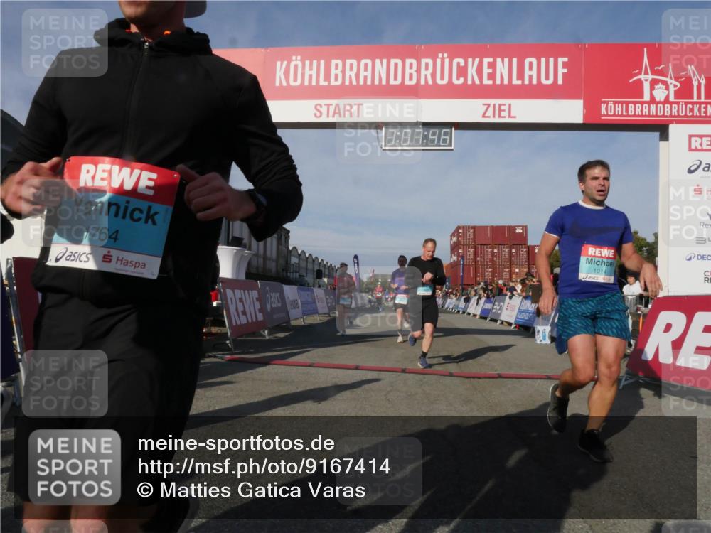 03.10.2025 - Köhlbrandbrückenlauf Matties Gatica Varas http://msf.ph/oto/9167414 03.10.2025 10:07:48 Ziel 1336, 1363, 1377, 1378, 1384, 1849, 2807, 2814, 2990, 3250 meine-sportfotos.de