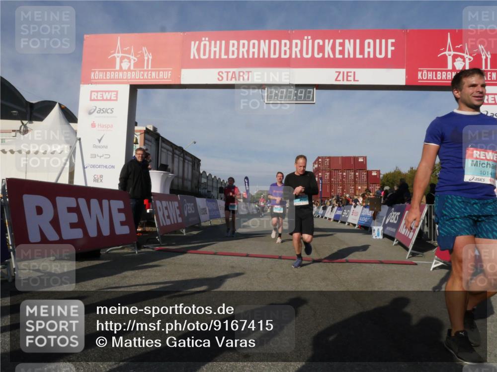 03.10.2025 - Köhlbrandbrückenlauf Matties Gatica Varas http://msf.ph/oto/9167415 03.10.2025 10:07:48 Ziel 1336, 1363, 1377, 1378, 1384, 1849, 2807, 2814, 2990, 3250 meine-sportfotos.de