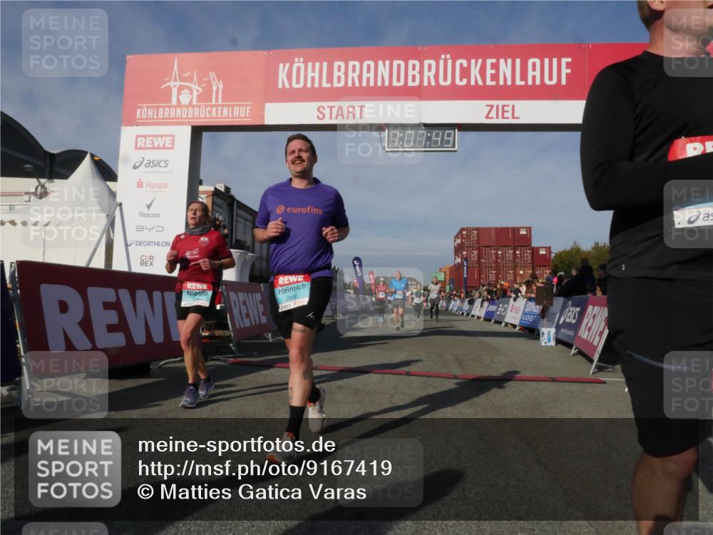 03.10.2025 - Köhlbrandbrückenlauf Matties Gatica Varas http://msf.ph/oto/9167419 03.10.2025 10:07:50 Ziel 1336, 1377, 1378, 1384, 1849, 2814, 3217, 3250 meine-sportfotos.de