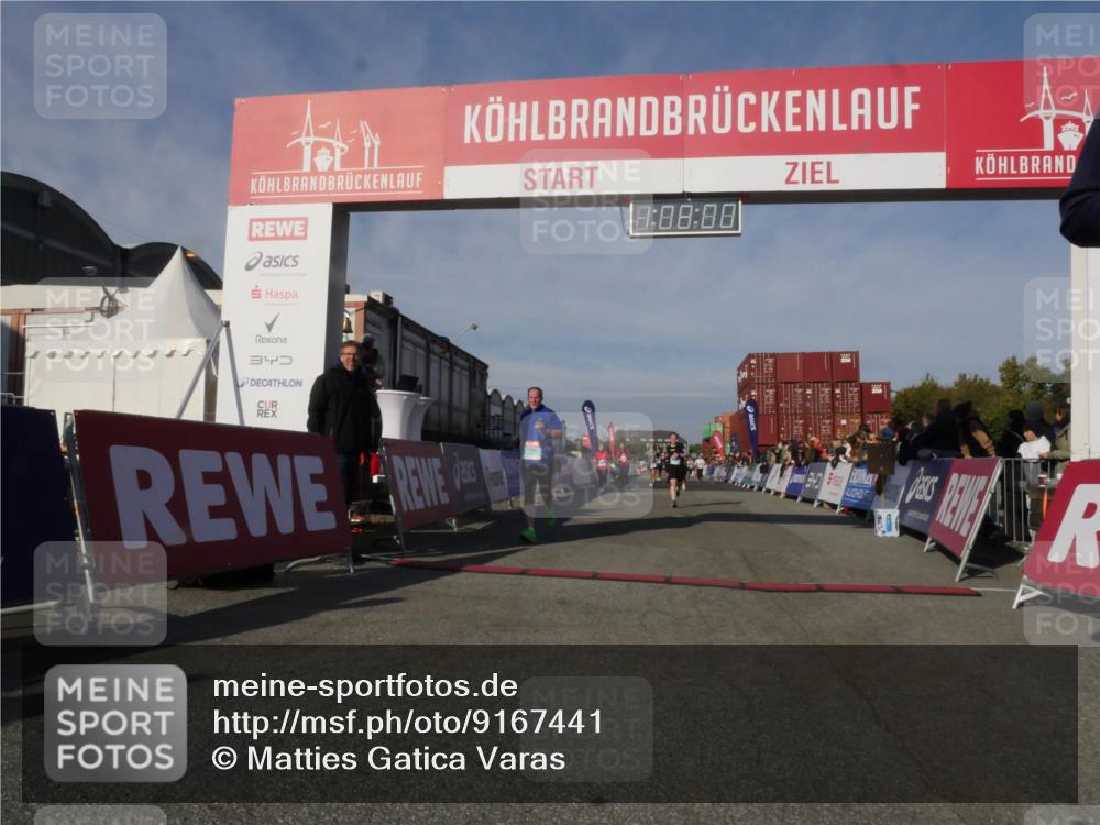 03.10.2025 - Köhlbrandbrückenlauf Matties Gatica Varas http://msf.ph/oto/9167441 03.10.2025 10:08:01 Ziel 1335, 1699, 1716, 2733, 3217, 3272, 3683, 3684 meine-sportfotos.de