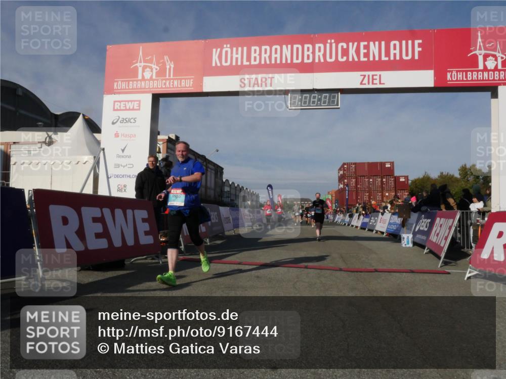 03.10.2025 - Köhlbrandbrückenlauf Matties Gatica Varas http://msf.ph/oto/9167444 03.10.2025 10:08:03 Ziel 1335, 1395, 1699, 1716, 1833, 2733, 3272, 3683, 3684 meine-sportfotos.de