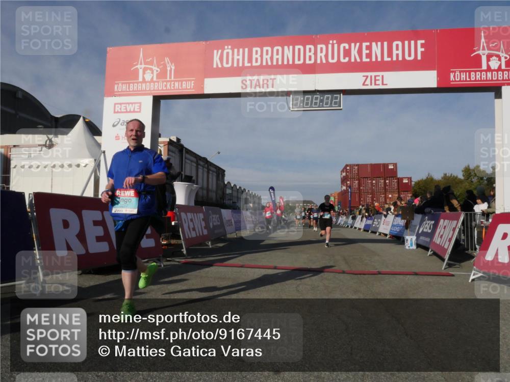 03.10.2025 - Köhlbrandbrückenlauf Matties Gatica Varas http://msf.ph/oto/9167445 03.10.2025 10:08:03 Ziel 1335, 1395, 1699, 1716, 1833, 2733, 3272, 3683, 3684 meine-sportfotos.de