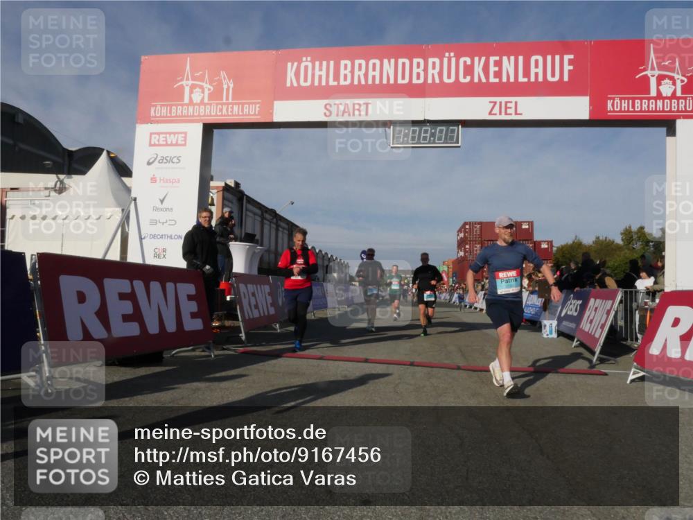 03.10.2025 - Köhlbrandbrückenlauf Matties Gatica Varas http://msf.ph/oto/9167456 03.10.2025 10:08:09 Ziel 1319, 1395, 1516, 1699, 1833, 3272, 3361, 3569, 3683, 3684, 3797 meine-sportfotos.de