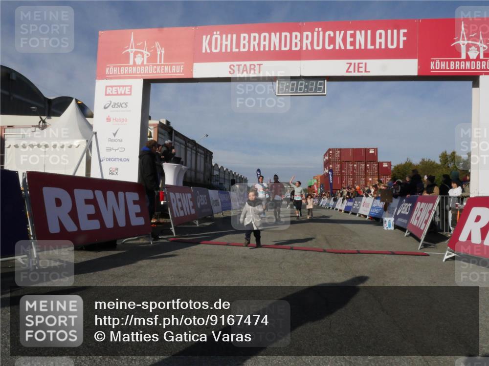 03.10.2025 - Köhlbrandbrückenlauf Matties Gatica Varas http://msf.ph/oto/9167474 03.10.2025 10:08:17 Ziel 1319, 1516, 2026, 3278, 3361, 3362, 3569, 3734, 3797 meine-sportfotos.de
