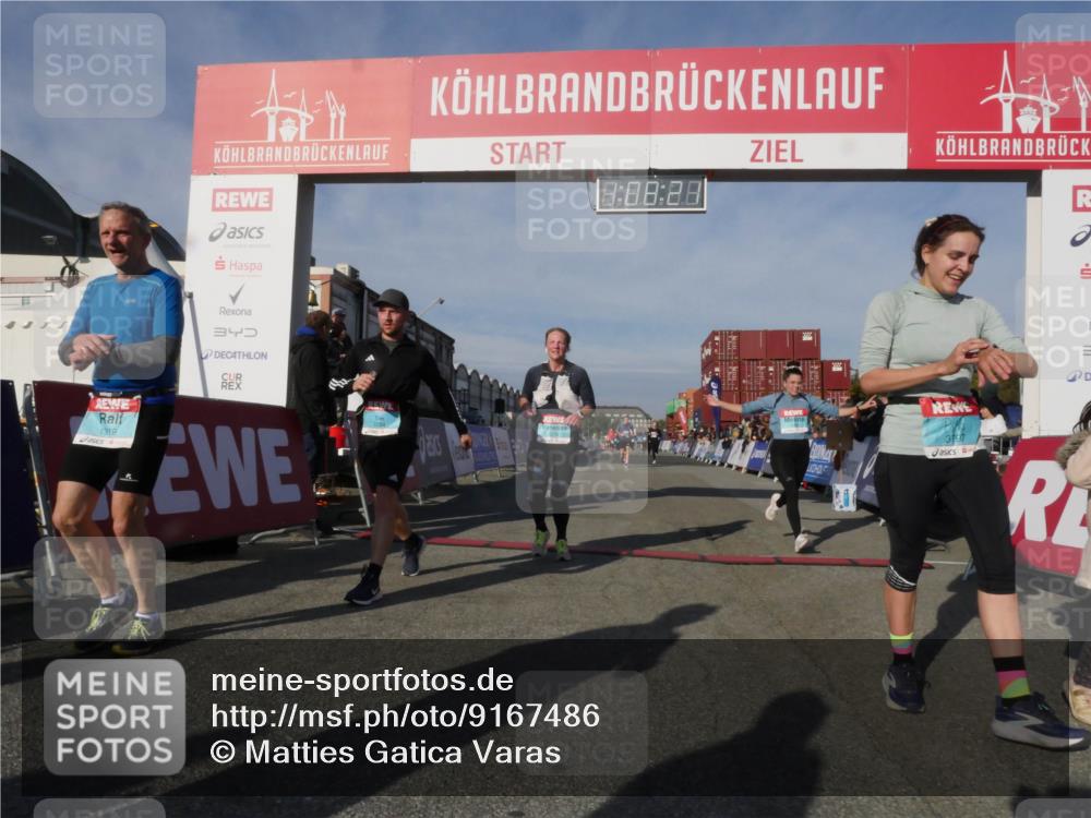 03.10.2025 - Köhlbrandbrückenlauf Matties Gatica Varas http://msf.ph/oto/9167486 03.10.2025 10:08:23 Ziel 1203, 1407, 1461, 1876, 2026, 3309, 3362 meine-sportfotos.de