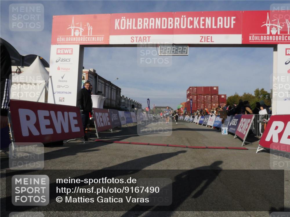 03.10.2025 - Köhlbrandbrückenlauf Matties Gatica Varas http://msf.ph/oto/9167490 03.10.2025 10:08:25 Ziel 1203, 1371, 1407, 1461, 1601, 1876, 2026, 3309 meine-sportfotos.de