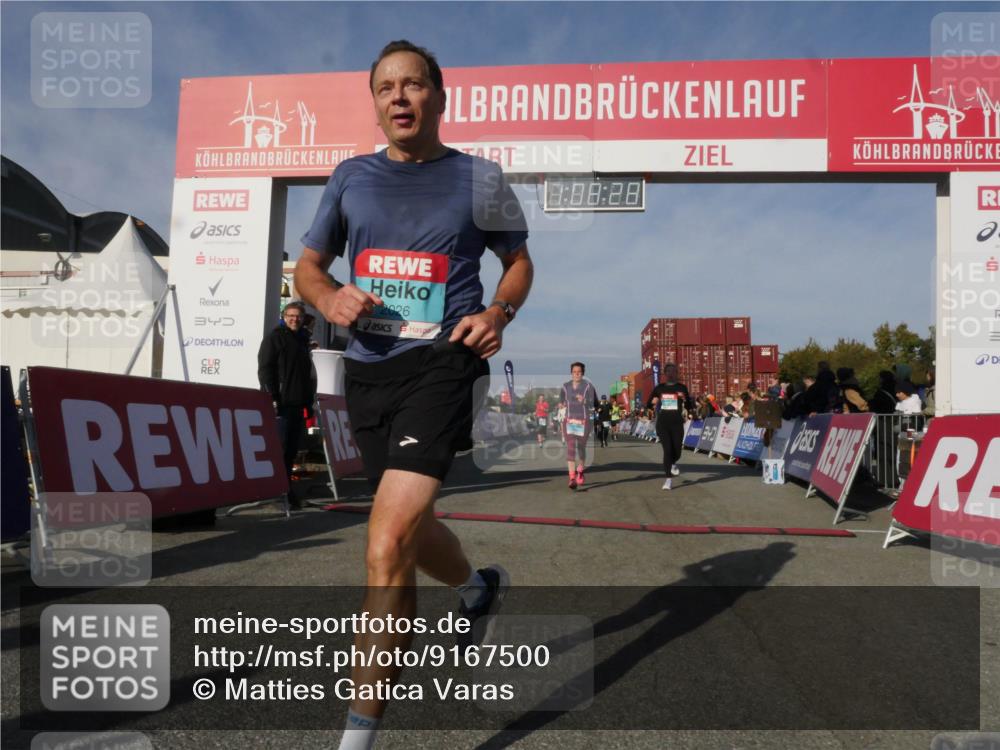 03.10.2025 - Köhlbrandbrückenlauf Matties Gatica Varas http://msf.ph/oto/9167500 03.10.2025 10:08:30 Ziel 1203, 1238, 1257, 1338, 1371, 1407, 1461, 1601, 1753, 1755, 1876, 3071, 3309, 3778 meine-sportfotos.de