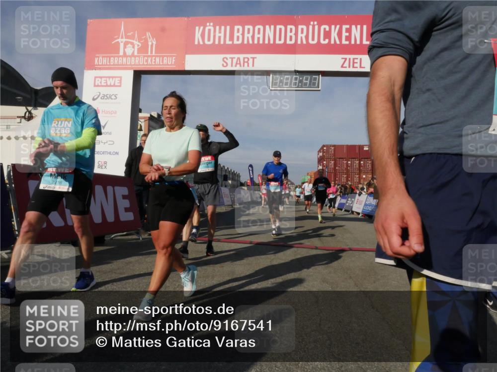 03.10.2025 - Köhlbrandbrückenlauf Matties Gatica Varas http://msf.ph/oto/9167541 03.10.2025 10:08:49 Ziel 1451, 1506, 1525, 1555, 1566, 1567, 1739, 1858, 2449, 2731, 2734, 3128, 3189, 3261, 3369, 3738 meine-sportfotos.de