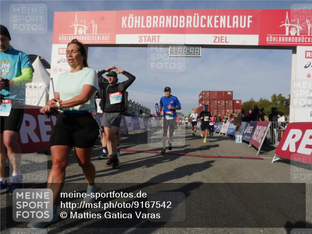 03.10.2025 - Köhlbrandbrückenlauf Matties Gatica Varas http://msf.ph/oto/9167542 03.10.2025 10:08:49 Ziel 1451, 1506, 1525, 1555, 1566, 1567, 1739, 1858, 2449, 2731, 2734, 3128, 3189, 3261, 3369, 3738 meine-sportfotos.de