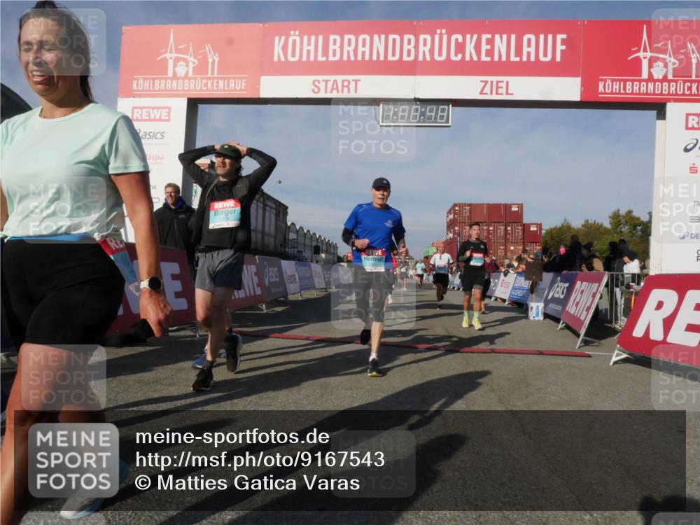 03.10.2025 - Köhlbrandbrückenlauf Matties Gatica Varas http://msf.ph/oto/9167543 03.10.2025 10:08:50 Ziel 1451, 1506, 1525, 1555, 1566, 1567, 1739, 1858, 2449, 2731, 2734, 3128, 3189, 3380, 3738 meine-sportfotos.de