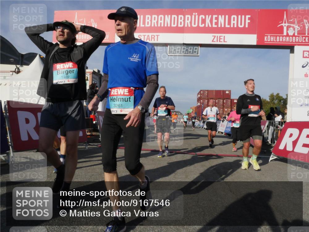 03.10.2025 - Köhlbrandbrückenlauf Matties Gatica Varas http://msf.ph/oto/9167546 03.10.2025 10:08:51 Ziel 1451, 1506, 1555, 1566, 1567, 1670, 1739, 1858, 2449, 2731, 2734, 3128, 3189, 3380, 3738 meine-sportfotos.de