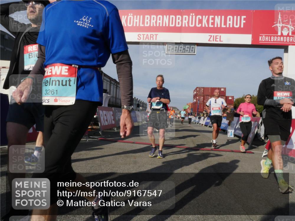 03.10.2025 - Köhlbrandbrückenlauf Matties Gatica Varas http://msf.ph/oto/9167547 03.10.2025 10:08:52 Ziel 1451, 1506, 1555, 1567, 1670, 1858, 2449, 2731, 2734, 3128, 3189, 3380, 3738 meine-sportfotos.de