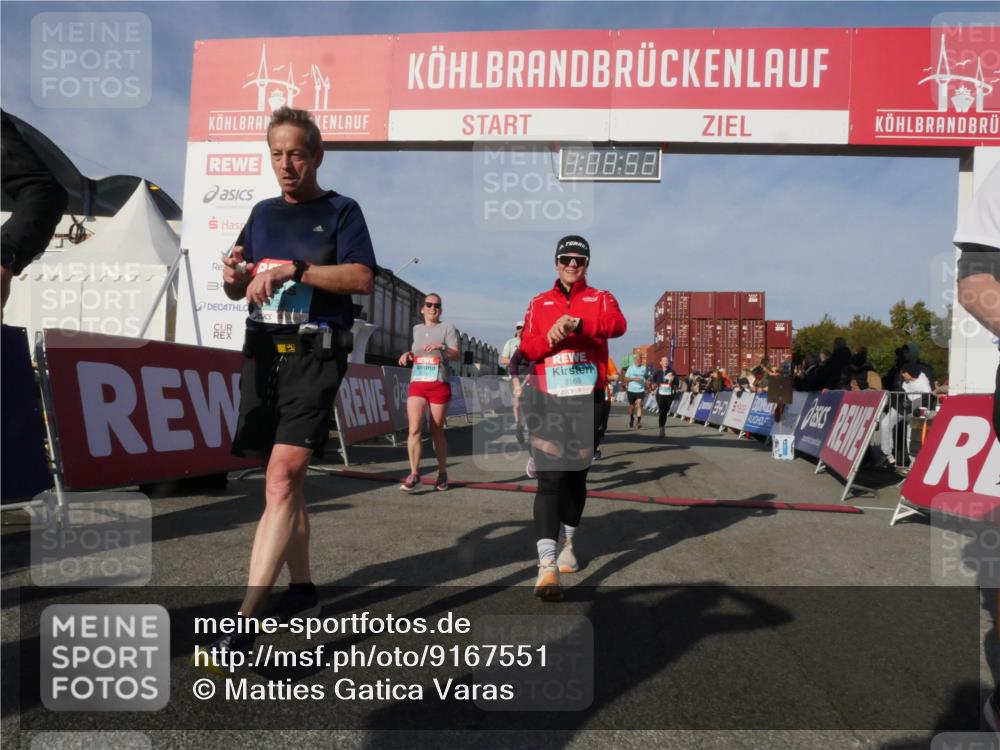 03.10.2025 - Köhlbrandbrückenlauf Matties Gatica Varas http://msf.ph/oto/9167551 03.10.2025 10:08:54 Ziel 1364, 1451, 1506, 1555, 1670, 1858, 2449, 3128, 3380, 3738 meine-sportfotos.de