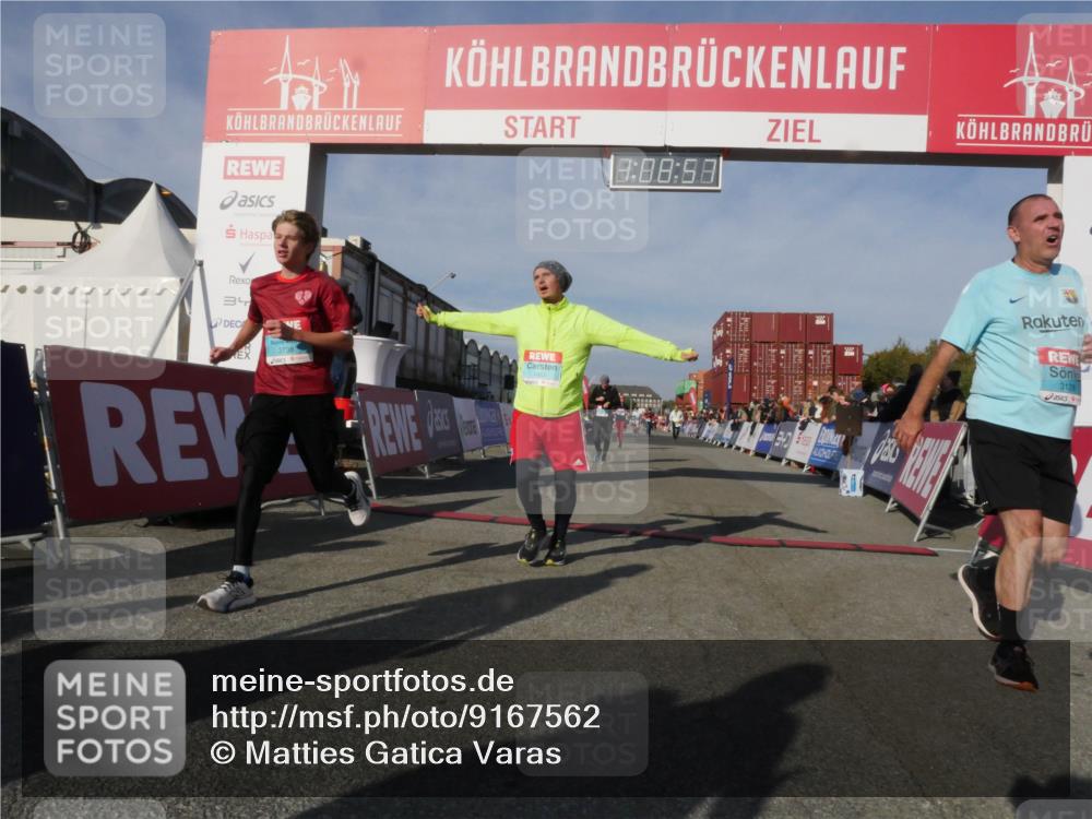 03.10.2025 - Köhlbrandbrückenlauf Matties Gatica Varas http://msf.ph/oto/9167562 03.10.2025 10:08:59 Ziel 1364, 1367, 1670, 2805, 3280, 3380 meine-sportfotos.de
