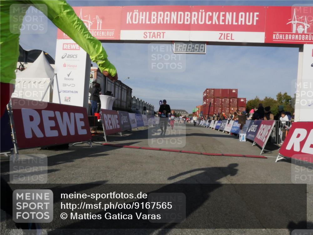 03.10.2025 - Köhlbrandbrückenlauf Matties Gatica Varas http://msf.ph/oto/9167565 03.10.2025 10:09:00 Ziel 1364, 1367, 1670, 2805, 3280, 3380 meine-sportfotos.de