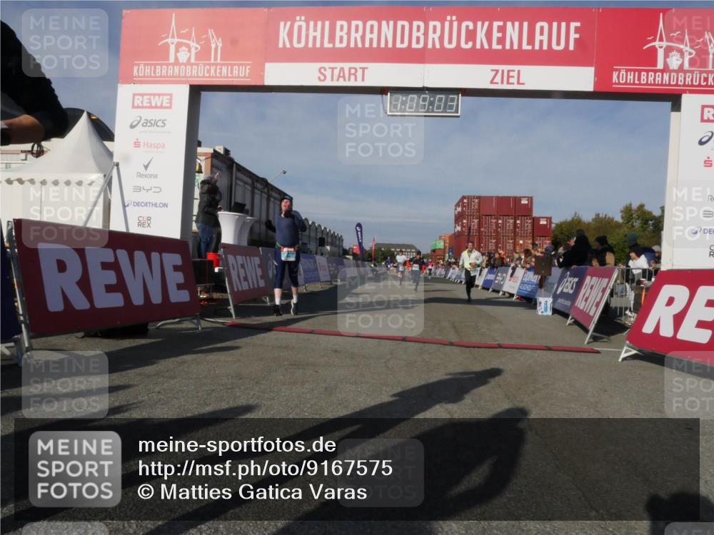 03.10.2025 - Köhlbrandbrückenlauf Matties Gatica Varas http://msf.ph/oto/9167575 03.10.2025 10:09:05 Ziel 1200, 1294, 1355, 1364, 1367, 2117, 2560, 2805, 3009, 3280 meine-sportfotos.de