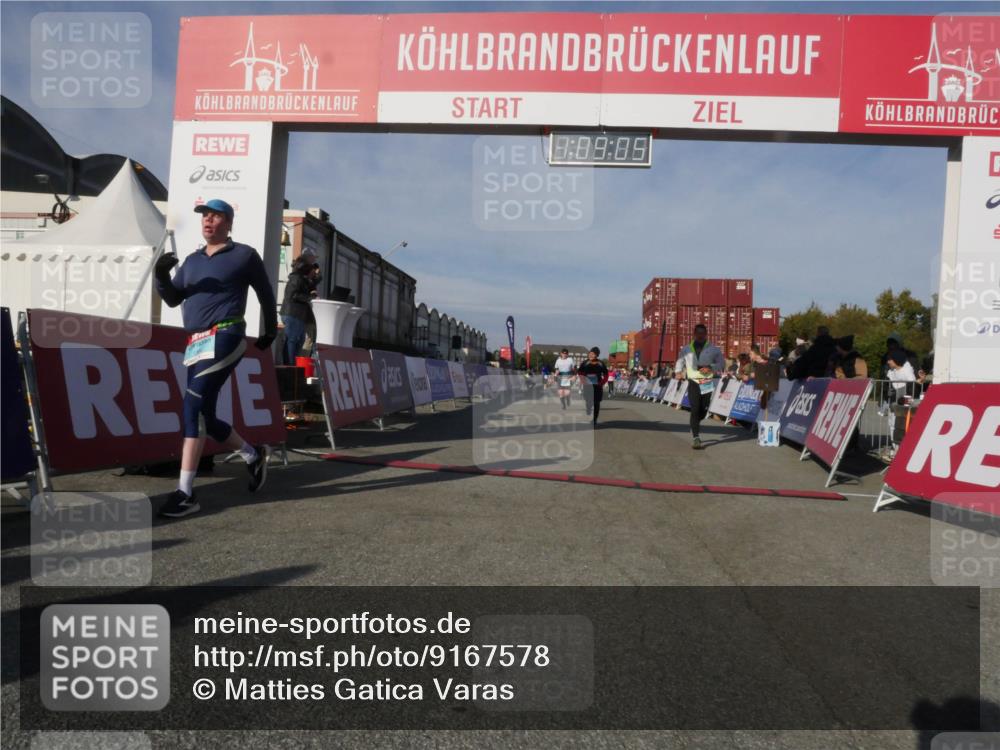 03.10.2025 - Köhlbrandbrückenlauf Matties Gatica Varas http://msf.ph/oto/9167578 03.10.2025 10:09:07 Ziel 1200, 1294, 1355, 1367, 1673, 1902, 2117, 2560, 2805, 3009, 3280, 3672 meine-sportfotos.de
