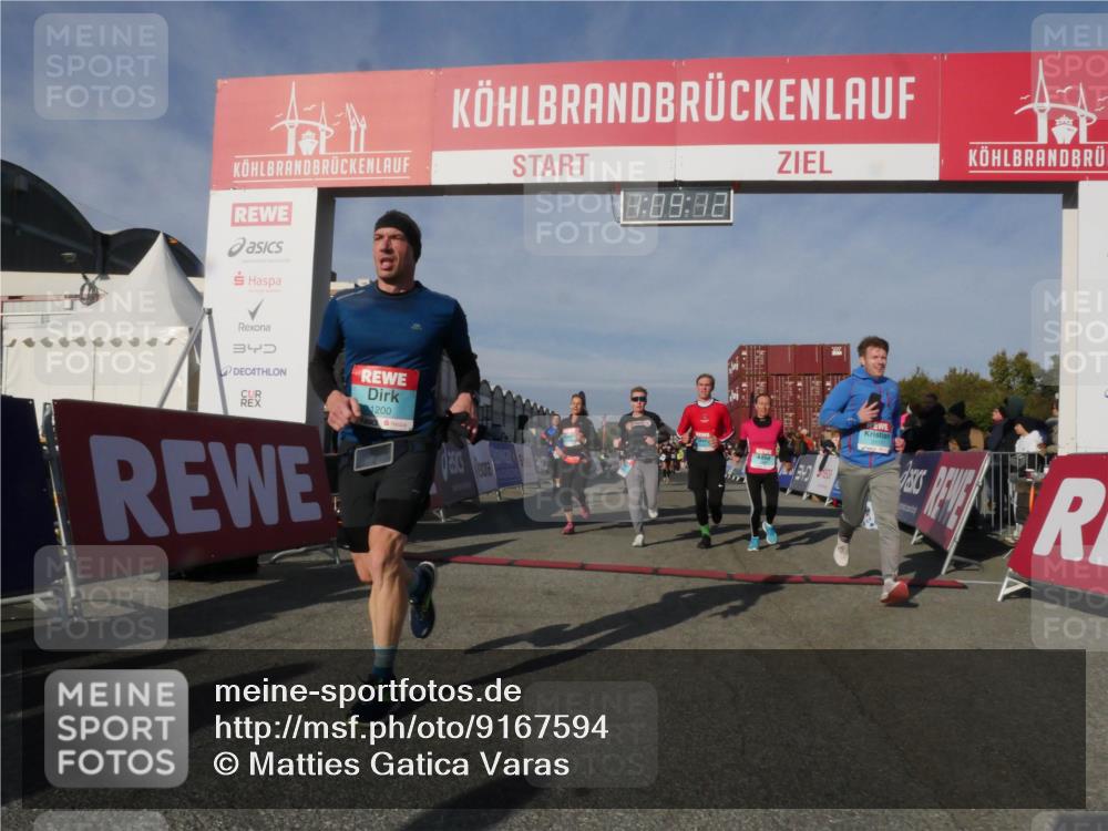 03.10.2025 - Köhlbrandbrückenlauf Matties Gatica Varas http://msf.ph/oto/9167594 03.10.2025 10:09:14 Ziel 1163, 1294, 1355, 1391, 1419, 1478, 1507, 1673, 1902, 2117, 2450, 2560, 2677, 3006, 3009, 3010, 3672, 3743 meine-sportfotos.de
