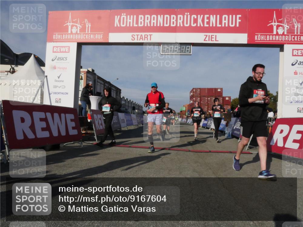 03.10.2025 - Köhlbrandbrückenlauf Matties Gatica Varas http://msf.ph/oto/9167604 03.10.2025 10:09:20 Ziel 1163, 1250, 1369, 1391, 1419, 1478, 1507, 1600, 1818, 1901, 2450, 2677, 3006, 3010, 3743 meine-sportfotos.de