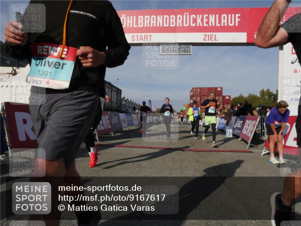 03.10.2025 - Köhlbrandbrückenlauf Matties Gatica Varas http://msf.ph/oto/9167617 03.10.2025 10:09:26 Ziel 1163, 1201, 1250, 1369, 1464, 1558, 1600, 1742, 1805, 1818, 1901, 3387, 3743 meine-sportfotos.de