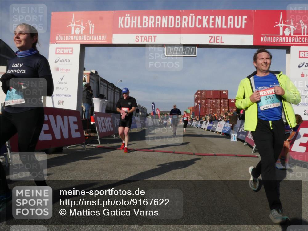 03.10.2025 - Köhlbrandbrückenlauf Matties Gatica Varas http://msf.ph/oto/9167622 03.10.2025 10:09:28 Ziel 1201, 1250, 1464, 1558, 1742, 1805, 1818, 1901, 3387, 3641 meine-sportfotos.de